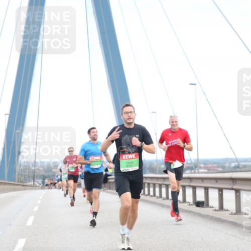 03.10.2025 - Köhlbrandbrückenlauf Jannik Wohlers http://msf.ph/oto/9155049 03.10.2025 15:20:04 Position 1 9707 meine-sportfotos.de