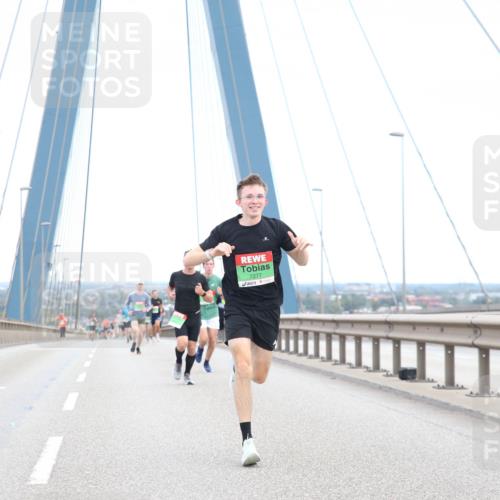 03.10.2025 - Köhlbrandbrückenlauf Jannik Wohlers http://msf.ph/oto/9155100 03.10.2025 15:20:13 Position 1 7277 meine-sportfotos.de