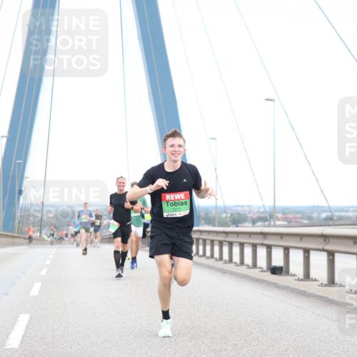 03.10.2025 - Köhlbrandbrückenlauf Jannik Wohlers http://msf.ph/oto/9155101 03.10.2025 15:20:13 Position 1 7277 meine-sportfotos.de