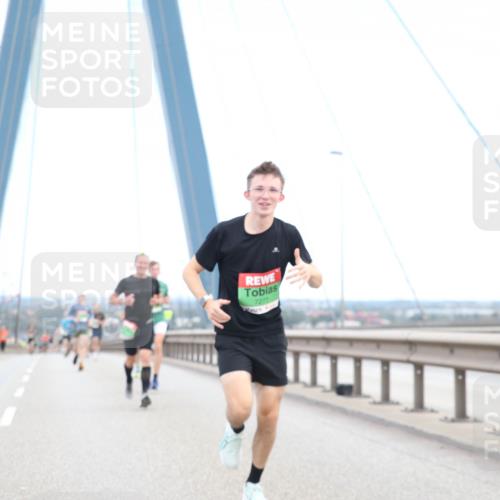 03.10.2025 - Köhlbrandbrückenlauf Jannik Wohlers http://msf.ph/oto/9155105 03.10.2025 15:20:13 Position 1  meine-sportfotos.de