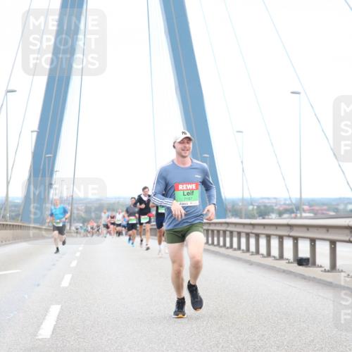 03.10.2025 - Köhlbrandbrückenlauf Jannik Wohlers http://msf.ph/oto/9155129 03.10.2025 15:20:19 Position 1 7197 meine-sportfotos.de