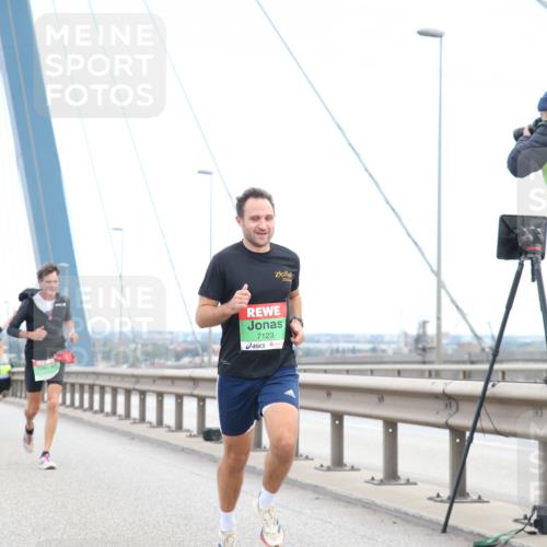 03.10.2025 - Köhlbrandbrückenlauf Jannik Wohlers http://msf.ph/oto/9155138 03.10.2025 15:20:24 Position 1 7123 meine-sportfotos.de