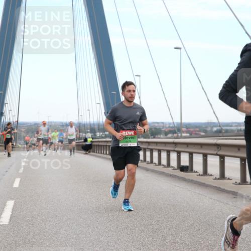 03.10.2025 - Köhlbrandbrückenlauf Jannik Wohlers http://msf.ph/oto/9155145 03.10.2025 15:20:27 Position 1 9594, 7170 meine-sportfotos.de