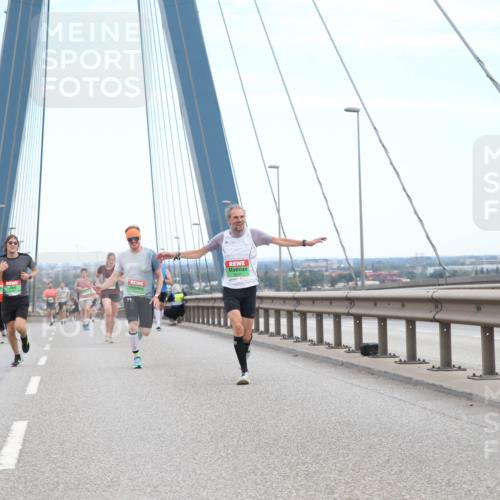 03.10.2025 - Köhlbrandbrückenlauf Jannik Wohlers http://msf.ph/oto/9155147 03.10.2025 15:20:32 Position 1 9057 meine-sportfotos.de