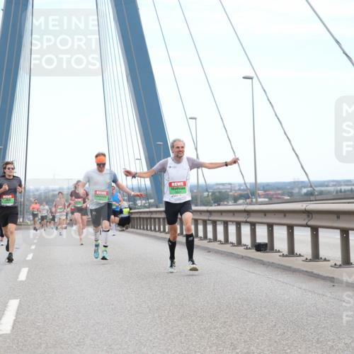03.10.2025 - Köhlbrandbrückenlauf Jannik Wohlers http://msf.ph/oto/9155149 03.10.2025 15:20:32 Position 1  meine-sportfotos.de