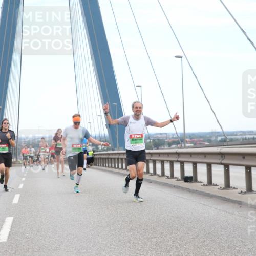 03.10.2025 - Köhlbrandbrückenlauf Jannik Wohlers http://msf.ph/oto/9155151 03.10.2025 15:20:32 Position 1  meine-sportfotos.de