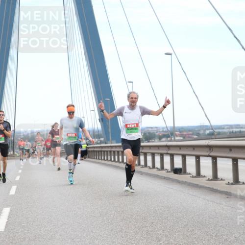 03.10.2025 - Köhlbrandbrückenlauf Jannik Wohlers http://msf.ph/oto/9155152 03.10.2025 15:20:32 Position 1  meine-sportfotos.de