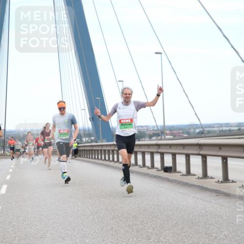 03.10.2025 - Köhlbrandbrückenlauf Jannik Wohlers http://msf.ph/oto/9155153 03.10.2025 15:20:33 Position 1 9057 meine-sportfotos.de