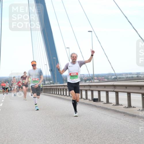 03.10.2025 - Köhlbrandbrückenlauf Jannik Wohlers http://msf.ph/oto/9155154 03.10.2025 15:20:33 Position 1  meine-sportfotos.de