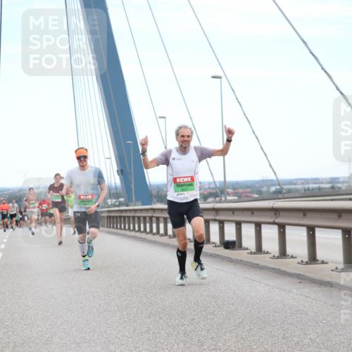 03.10.2025 - Köhlbrandbrückenlauf Jannik Wohlers http://msf.ph/oto/9155155 03.10.2025 15:20:33 Position 1 9057 meine-sportfotos.de