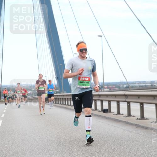 03.10.2025 - Köhlbrandbrückenlauf Jannik Wohlers http://msf.ph/oto/9155168 03.10.2025 15:20:34 Position 1 33, 7010 meine-sportfotos.de