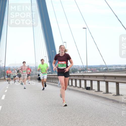 03.10.2025 - Köhlbrandbrückenlauf Jannik Wohlers http://msf.ph/oto/9155178 03.10.2025 15:20:37 Position 1 7051 meine-sportfotos.de