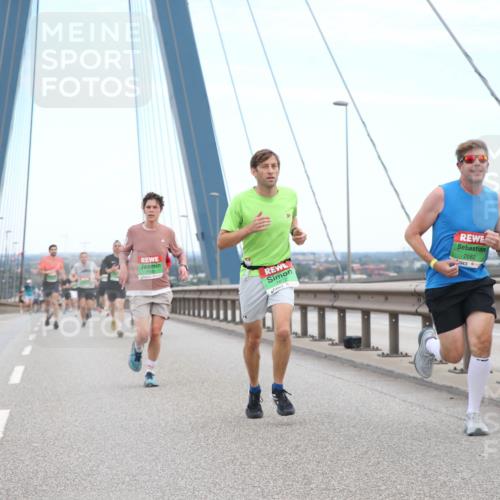 03.10.2025 - Köhlbrandbrückenlauf Jannik Wohlers http://msf.ph/oto/9155193 03.10.2025 15:20:40 Position 1 7100, 7072, 7082 meine-sportfotos.de