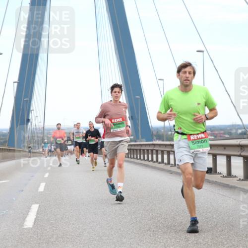 03.10.2025 - Köhlbrandbrückenlauf Jannik Wohlers http://msf.ph/oto/9155195 03.10.2025 15:20:41 Position 1 7100, 7072 meine-sportfotos.de