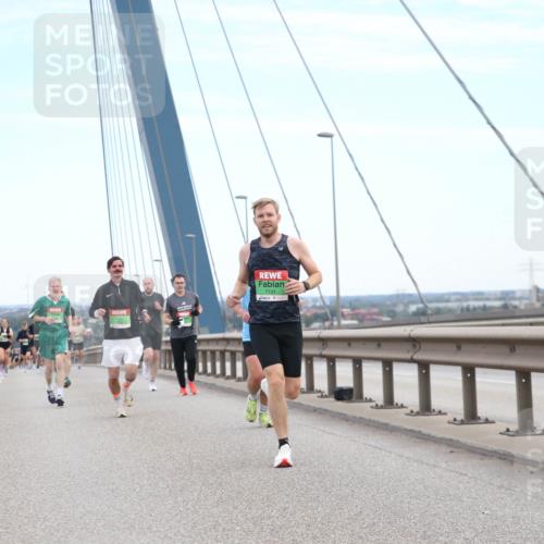 03.10.2025 - Köhlbrandbrückenlauf Jannik Wohlers http://msf.ph/oto/9155232 03.10.2025 15:20:50 Position 1 7131 meine-sportfotos.de