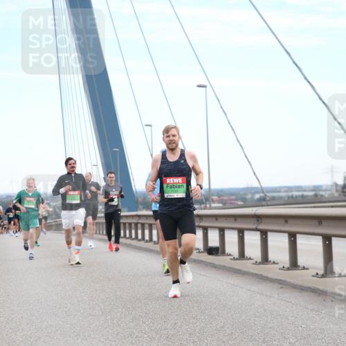03.10.2025 - Köhlbrandbrückenlauf Jannik Wohlers http://msf.ph/oto/9155233 03.10.2025 15:20:51 Position 1 7131 meine-sportfotos.de
