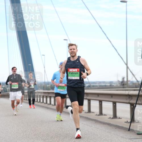 03.10.2025 - Köhlbrandbrückenlauf Jannik Wohlers http://msf.ph/oto/9155239 03.10.2025 15:20:51 Position 1 7131 meine-sportfotos.de