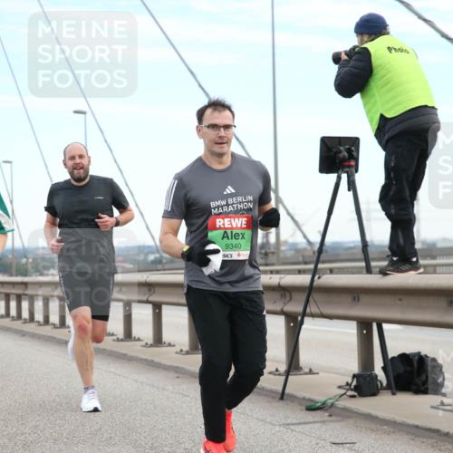 03.10.2025 - Köhlbrandbrückenlauf Jannik Wohlers http://msf.ph/oto/9155260 03.10.2025 15:20:55 Position 1 7109, 9340 meine-sportfotos.de