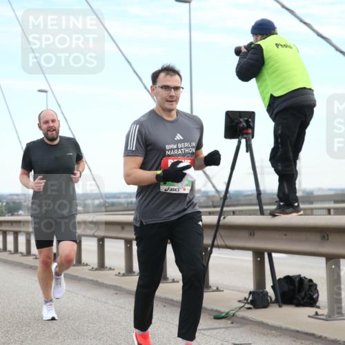 03.10.2025 - Köhlbrandbrückenlauf Jannik Wohlers http://msf.ph/oto/9155261 03.10.2025 15:20:55 Position 1 7109 meine-sportfotos.de