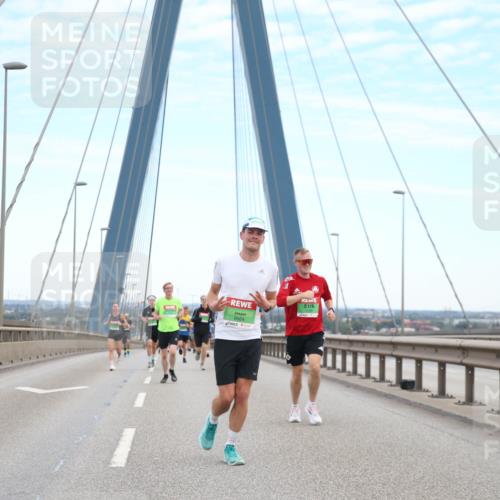 03.10.2025 - Köhlbrandbrückenlauf Jannik Wohlers http://msf.ph/oto/9155312 03.10.2025 15:21:08 Position 1 9664 meine-sportfotos.de