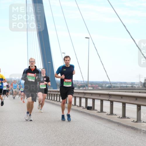 03.10.2025 - Köhlbrandbrückenlauf Jannik Wohlers http://msf.ph/oto/9155327 03.10.2025 15:21:13 Position 1 9187, 8820, 7107 meine-sportfotos.de