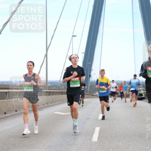 03.10.2025 - Köhlbrandbrückenlauf Jannik Wohlers http://msf.ph/oto/9155329 03.10.2025 15:21:14 Position 1 9186, 9187, 8820 meine-sportfotos.de