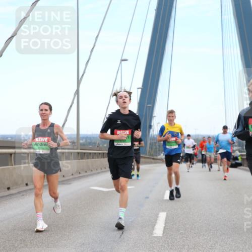03.10.2025 - Köhlbrandbrückenlauf Jannik Wohlers http://msf.ph/oto/9155330 03.10.2025 15:21:14 Position 1 9186, 9187, 8820 meine-sportfotos.de