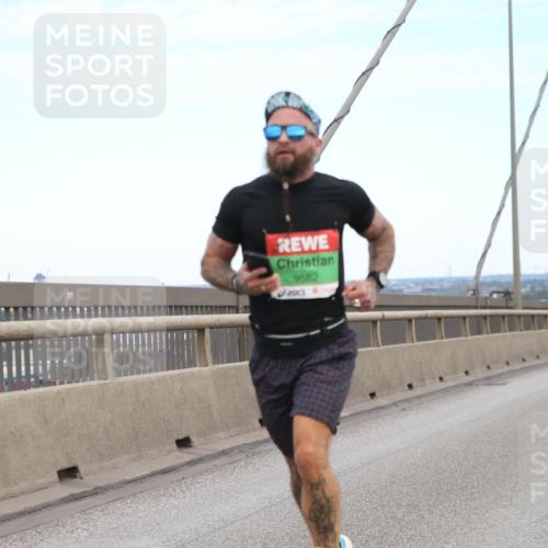 03.10.2025 - Köhlbrandbrückenlauf Jannik Wohlers http://msf.ph/oto/9155354 03.10.2025 15:21:19 Position 1 9582, 7017 meine-sportfotos.de