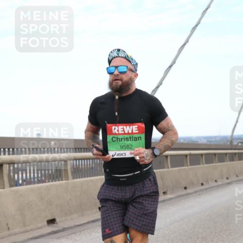03.10.2025 - Köhlbrandbrückenlauf Jannik Wohlers http://msf.ph/oto/9155356 03.10.2025 15:21:19 Position 1 9582 meine-sportfotos.de