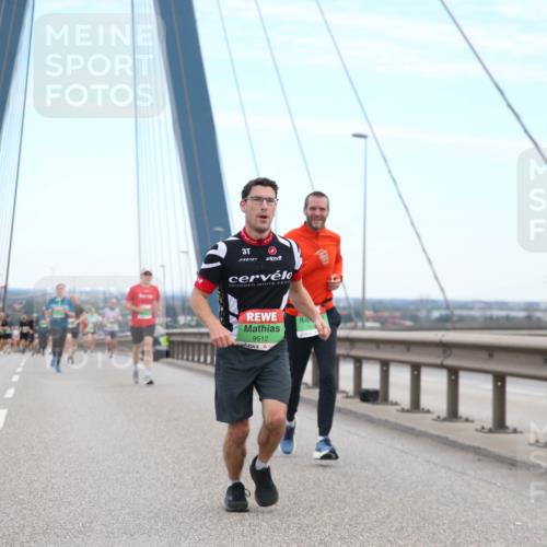 03.10.2025 - Köhlbrandbrückenlauf Jannik Wohlers http://msf.ph/oto/9155371 03.10.2025 15:21:25 Position 1 3, 9512 meine-sportfotos.de