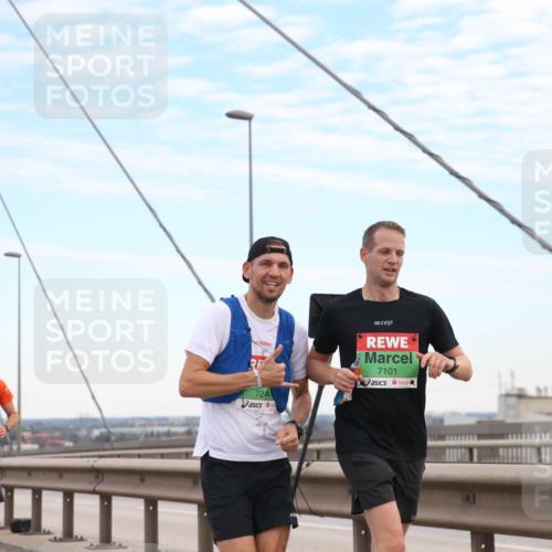 03.10.2025 - Köhlbrandbrückenlauf Jannik Wohlers http://msf.ph/oto/9155398 03.10.2025 15:21:56 Position 1 7086, 7244, 7101 meine-sportfotos.de