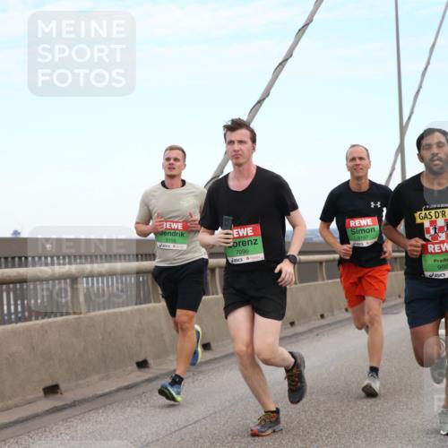 03.10.2025 - Köhlbrandbrückenlauf Jannik Wohlers http://msf.ph/oto/9155443 03.10.2025 15:22:10 Position 1 9, 9195, 7096, 9197, 9666, 7280 meine-sportfotos.de
