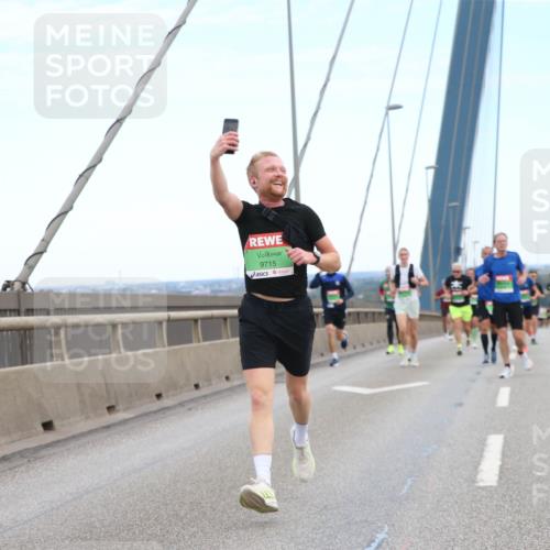 03.10.2025 - Köhlbrandbrückenlauf Jannik Wohlers http://msf.ph/oto/9155473 03.10.2025 15:22:21 Position 1 9715 meine-sportfotos.de