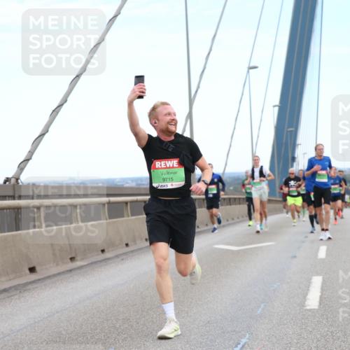 03.10.2025 - Köhlbrandbrückenlauf Jannik Wohlers http://msf.ph/oto/9155474 03.10.2025 15:22:21 Position 1 9715 meine-sportfotos.de
