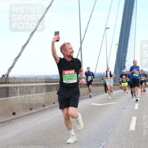 03.10.2025 - Köhlbrandbrückenlauf Jannik Wohlers http://msf.ph/oto/9155475 03.10.2025 15:22:21 Position 1 9715 meine-sportfotos.de
