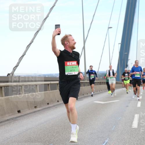 03.10.2025 - Köhlbrandbrückenlauf Jannik Wohlers http://msf.ph/oto/9155476 03.10.2025 15:22:21 Position 1 9715 meine-sportfotos.de