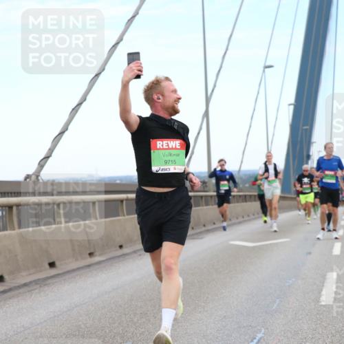 03.10.2025 - Köhlbrandbrückenlauf Jannik Wohlers http://msf.ph/oto/9155477 03.10.2025 15:22:21 Position 1 9715 meine-sportfotos.de