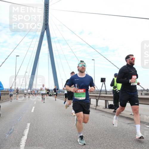 03.10.2025 - Köhlbrandbrückenlauf Jannik Wohlers http://msf.ph/oto/9155552 03.10.2025 15:22:54 Position 1  meine-sportfotos.de