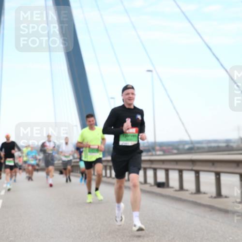03.10.2025 - Köhlbrandbrückenlauf Jannik Wohlers http://msf.ph/oto/9155563 03.10.2025 15:22:59 Position 1  meine-sportfotos.de