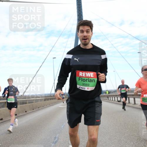 03.10.2025 - Köhlbrandbrückenlauf Jannik Wohlers http://msf.ph/oto/9155616 03.10.2025 15:23:15 Position 1 9570, 9569 meine-sportfotos.de
