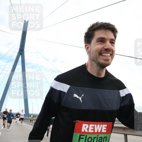 03.10.2025 - Köhlbrandbrückenlauf Jannik Wohlers http://msf.ph/oto/9155620 03.10.2025 15:23:16 Position 1  meine-sportfotos.de