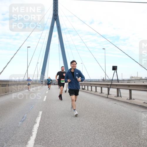 03.10.2025 - Köhlbrandbrückenlauf Jannik Wohlers http://msf.ph/oto/9155621 03.10.2025 15:23:18 Position 1  meine-sportfotos.de
