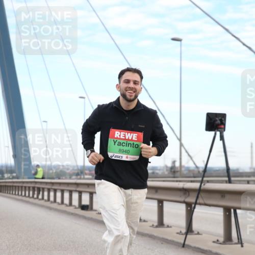 03.10.2025 - Köhlbrandbrückenlauf Jannik Wohlers http://msf.ph/oto/9155631 03.10.2025 15:23:21 Position 1 8940 meine-sportfotos.de