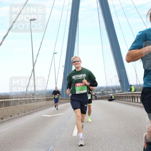 03.10.2025 - Köhlbrandbrückenlauf Jannik Wohlers http://msf.ph/oto/9155639 03.10.2025 15:23:23 Position 1 9746 meine-sportfotos.de