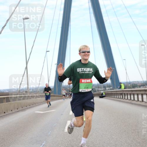 03.10.2025 - Köhlbrandbrückenlauf Jannik Wohlers http://msf.ph/oto/9155643 03.10.2025 15:23:24 Position 1 9746, 8990 meine-sportfotos.de