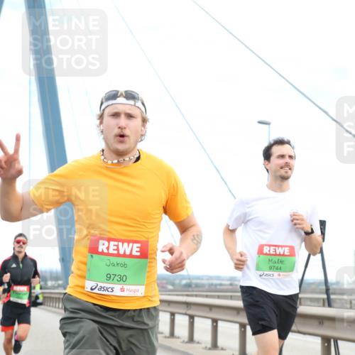 03.10.2025 - Köhlbrandbrückenlauf Jannik Wohlers http://msf.ph/oto/9155651 03.10.2025 15:25:27 Position 1 7425, 9730, 9744 meine-sportfotos.de