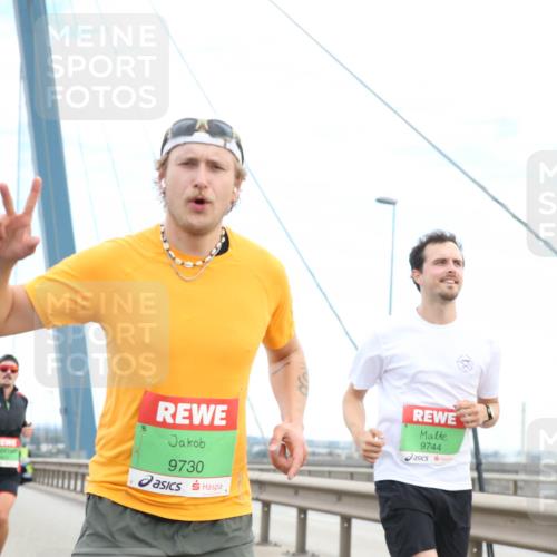 03.10.2025 - Köhlbrandbrückenlauf Jannik Wohlers http://msf.ph/oto/9155652 03.10.2025 15:25:27 Position 1 7425, 9730, 9744 meine-sportfotos.de