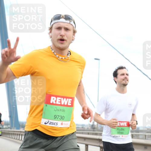 03.10.2025 - Köhlbrandbrückenlauf Jannik Wohlers http://msf.ph/oto/9155653 03.10.2025 15:25:27 Position 1 7425, 9730, 9744 meine-sportfotos.de