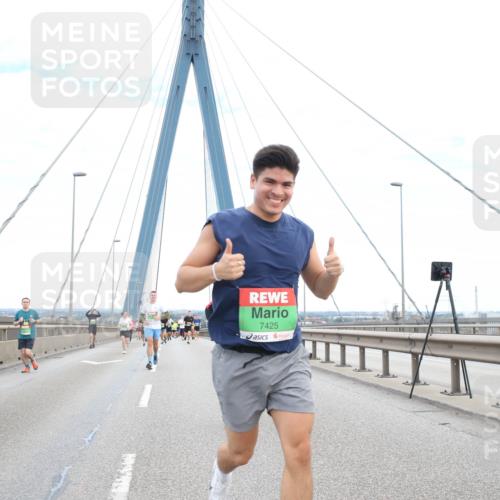 03.10.2025 - Köhlbrandbrückenlauf Jannik Wohlers http://msf.ph/oto/9155654 03.10.2025 15:25:28 Position 1 7425 meine-sportfotos.de