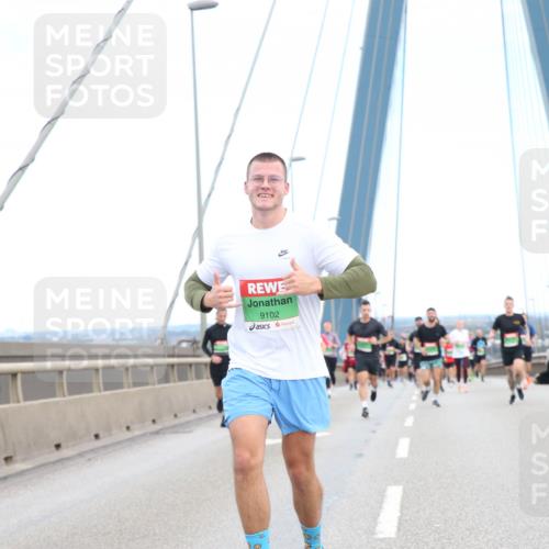 03.10.2025 - Köhlbrandbrückenlauf Jannik Wohlers http://msf.ph/oto/9155663 03.10.2025 15:25:31 Position 1 9102 meine-sportfotos.de
